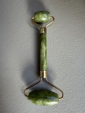 Green Jade Facial Roller - Dual End Gem Roller! Cool relaxing natural Jade!